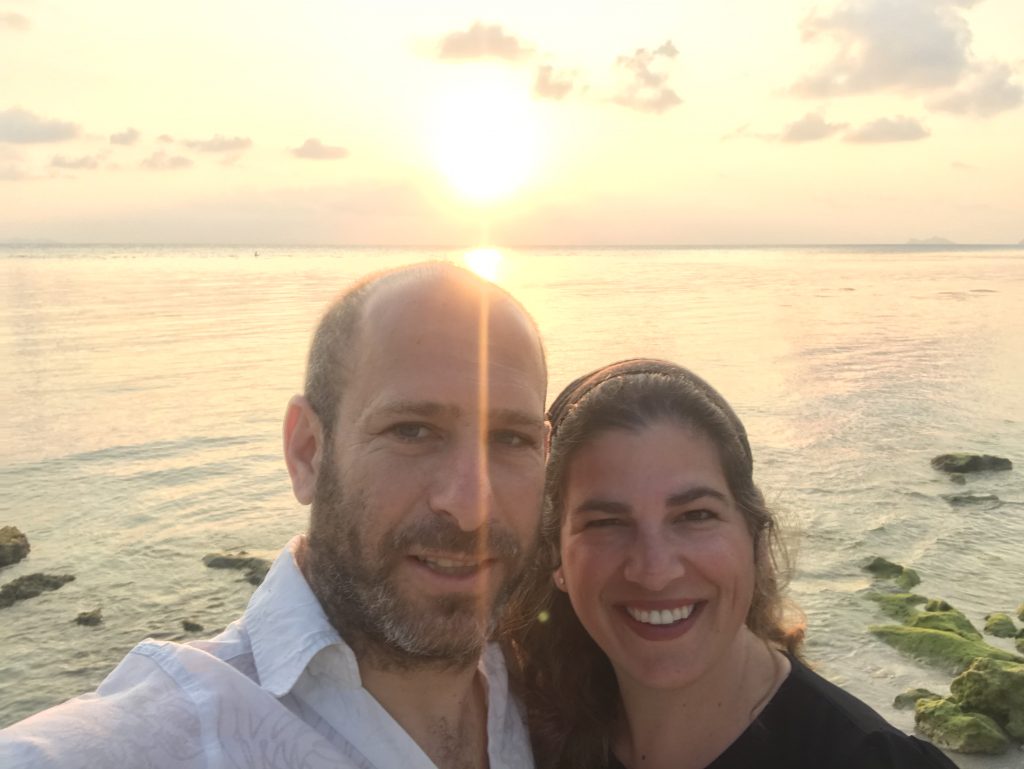 עם אפרת על חוף הים בתאילנד עם אפרת על חוף הים בתאילנד